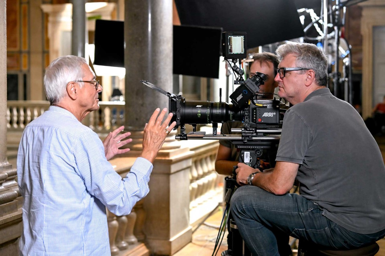 Choreograph und Kameramann unterhalten sich 