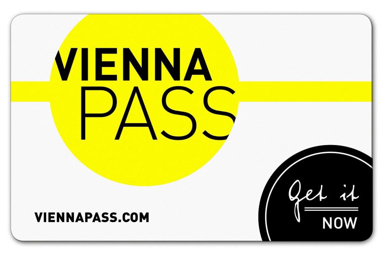 Eine weiß-gelbe Karte mit dem Schriftzug VIENNA PASS