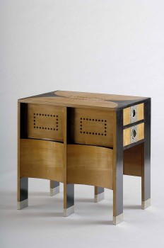 Koloman Moser, Sliding table from the dressing room of the Eisler von Terramare apartment, 1902/03Execution: Caspar Hrazdil (?)Maple, natural and stained dark; nickel mounts© MAK/Georg Mayer