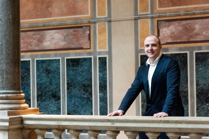 Gregor Murth in der MAK Säulenhalle