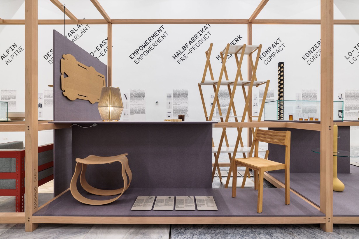 Ausstellungsraum mit Designobjekten