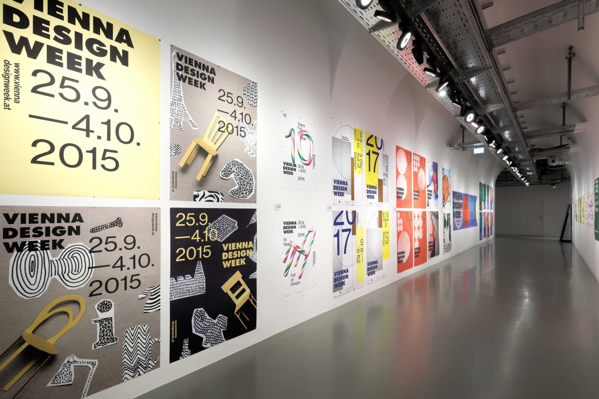 MAK Plakat Forum mit Plakaten aus 20 Jahre VIENNA DESIGN WEEK