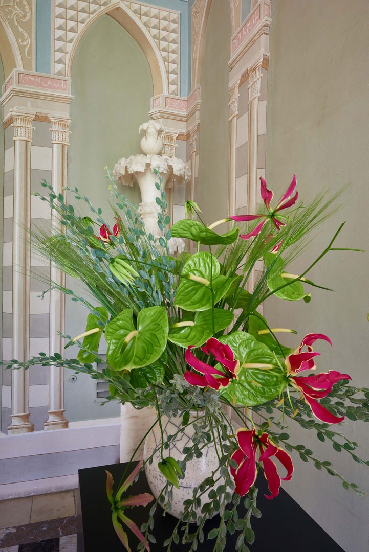 <BODY><div>Ausstellungsansicht, (Con)temporary Fashion Showcase: Julia Koerner, Markus and His Flowers, Blumeninstallation © MAK/Georg Mayer</div><div> </div><div> </div></BODY>