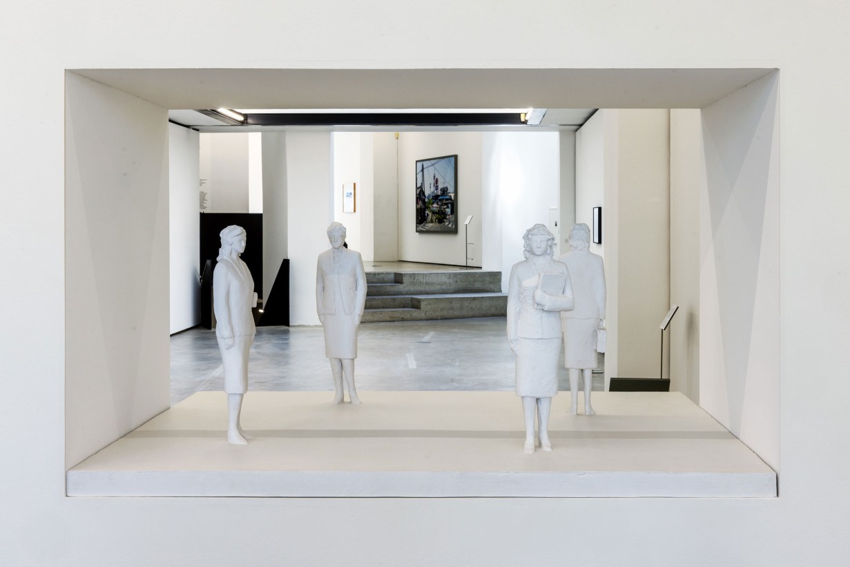Ausstellungansicht Passants parmi les pierres