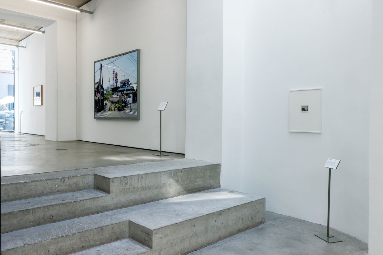 Ausstellungansicht Passants parmi les pierres