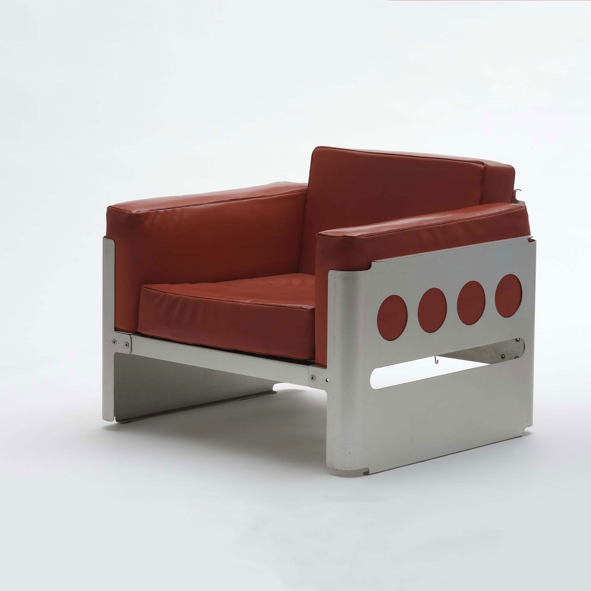 <BODY>Walter Pichler, Fauteuil<em> Galaxy</em>, Vienna, 1966<br />Aluminum, riveted; foam padding with red textile cover<br />© MAK/Georg Mayer</BODY>