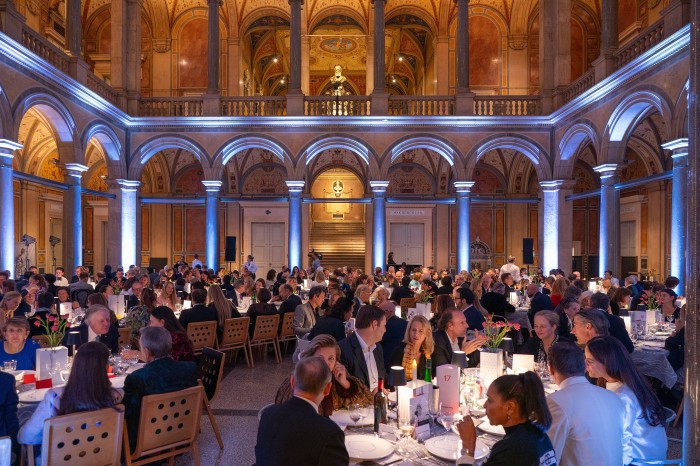 MAK Künstler*innendinner in der Säulenhalle