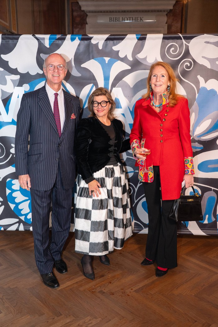 Alexandra und Achim von Arnim mit Lilli Hollein