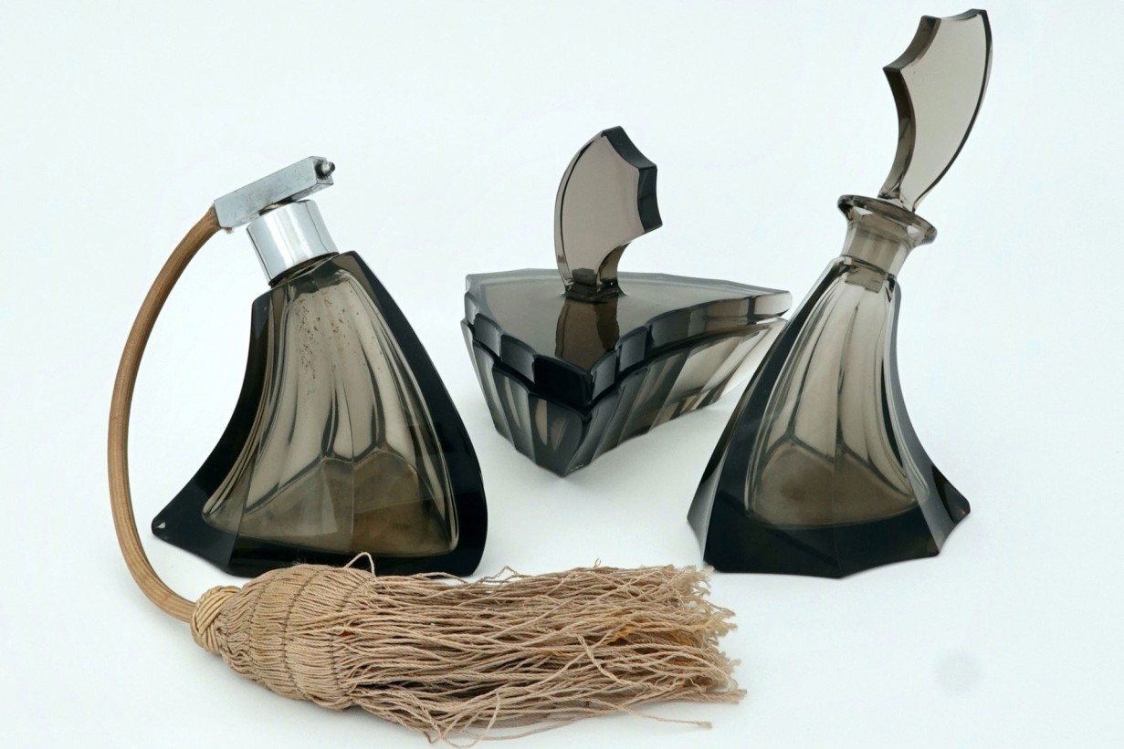 Smoked glass toilet set