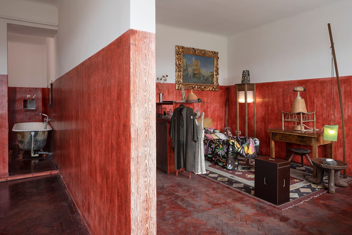 Sebastian Hackenschmidt, Kustode MAK Sammlung Möbel und Holzarbeiten, gibt Einblick in das Leben, die Wohnung und das Werk Heinz Franks.