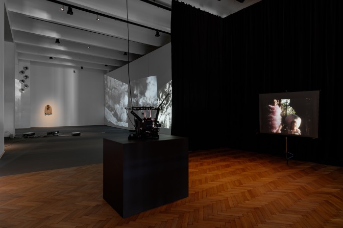 Ausstellung mit Installation: Christoph Schlingensief, Der fliegende Holländer