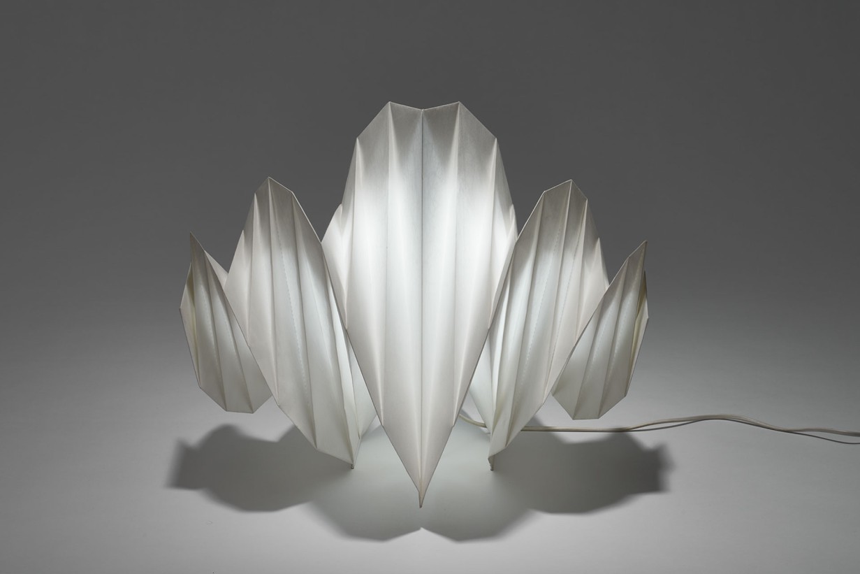 Luminous object in jagged shape