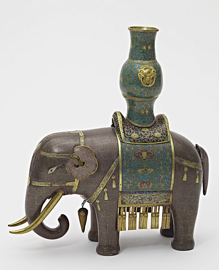 Figur eines reich geschmückten Elefanten