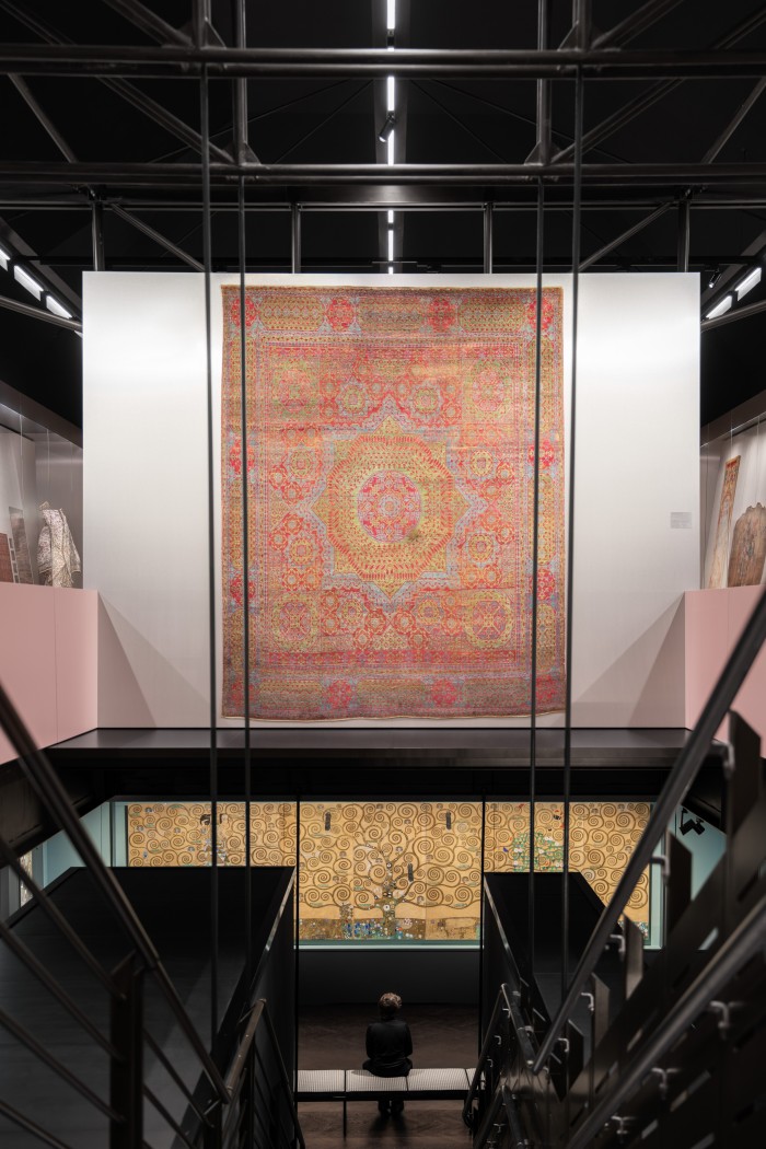 Schausammlung Textilien und Teppiche mit Mamlukenteppich