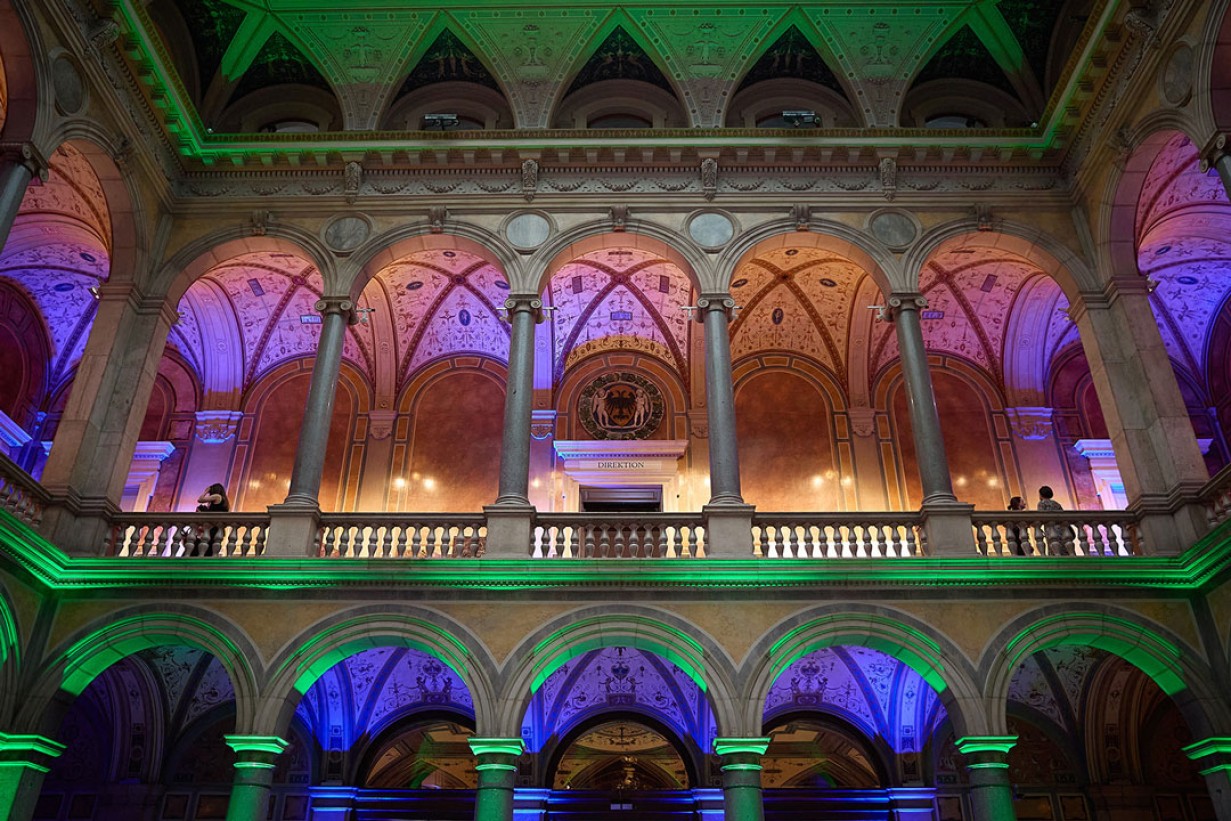 Party in der MAK Säulenhalle