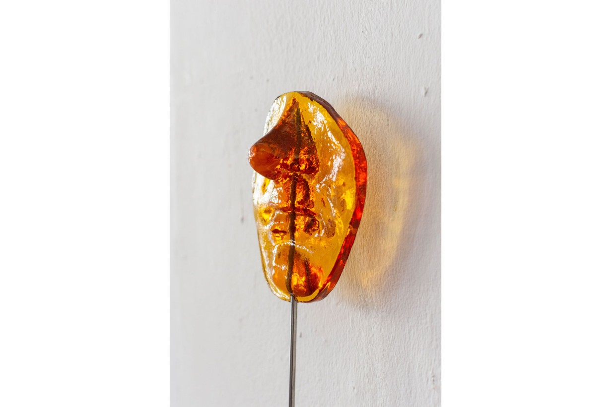 Objekt aus Zucker in Gesichtsform