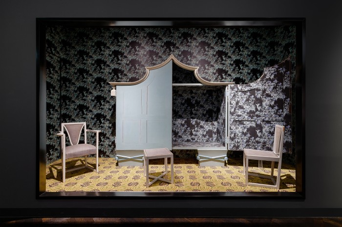 Schrank in Form einer Fledermaus