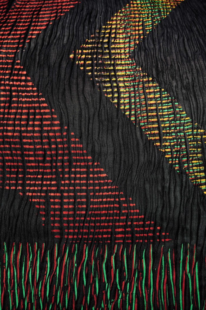 Kunstfaser, gecrasht, bedruckt mit grafischem Muster