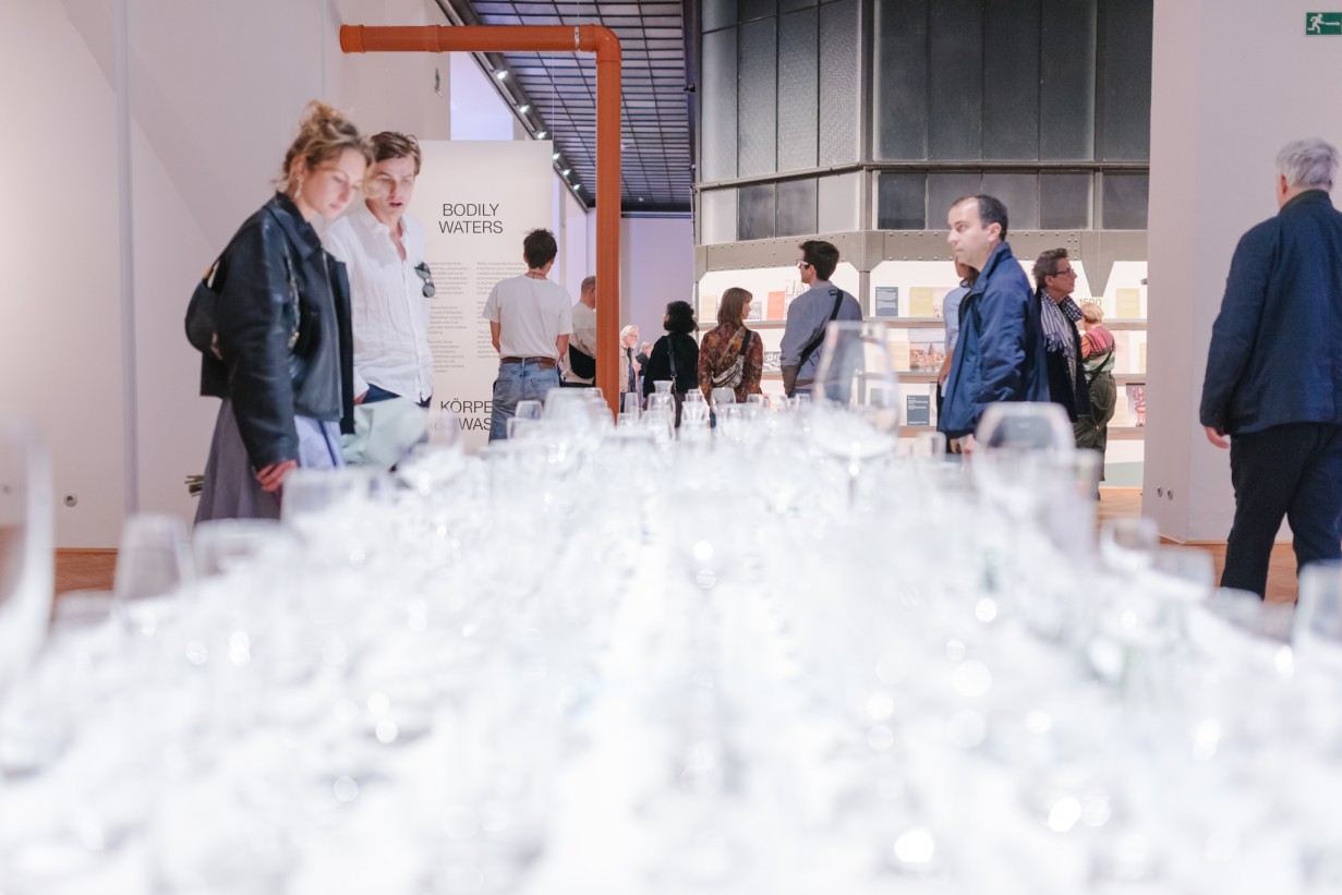 Museumsbesucher im Ausstellungsraum