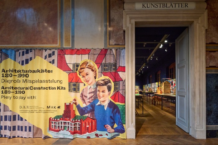 ARCHITEKTURBAUKÄSTEN 1890–1990. Die große Mitspielausstellung