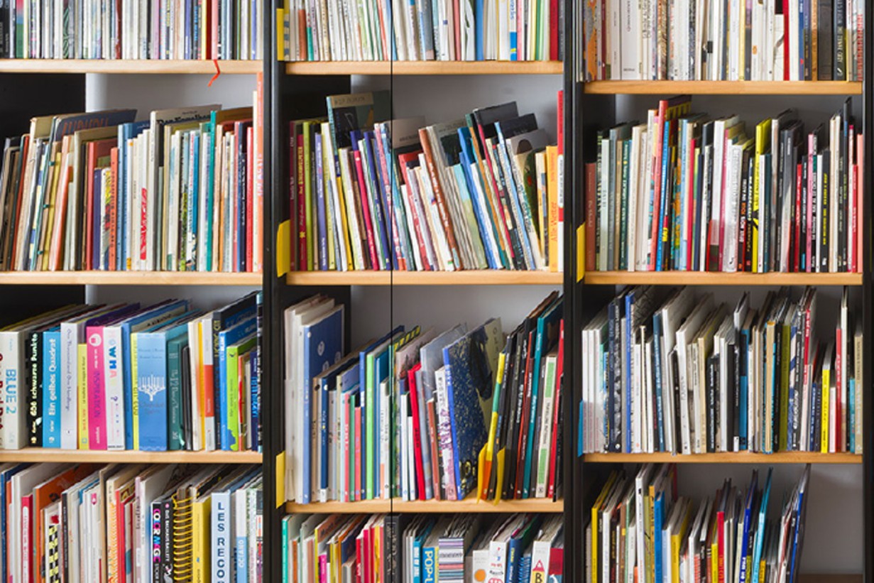 Bücherregal 
