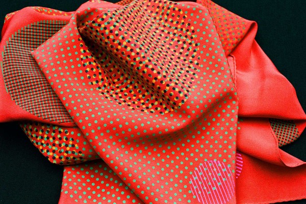 Bunt bedruckter Stoff von Ursi Fürtler