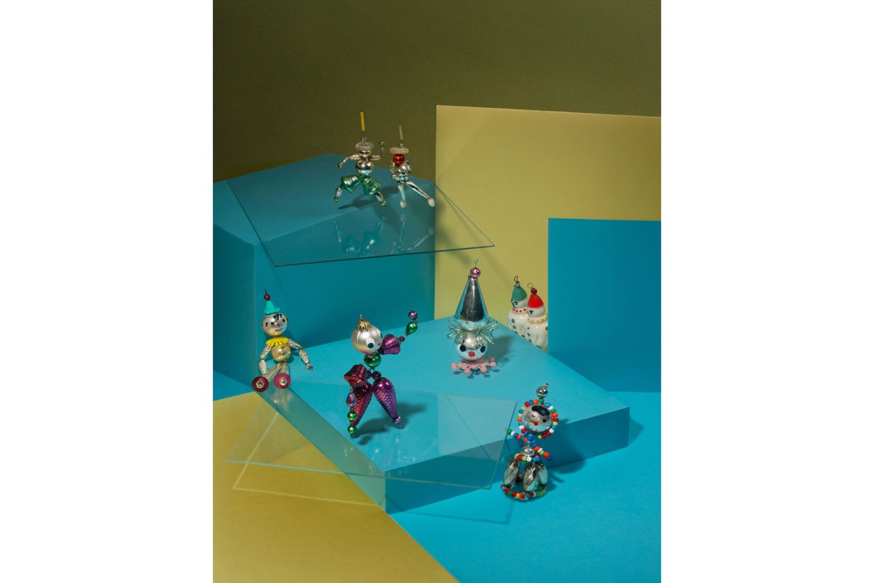 Künstlerisches Objektarrangement Architektur, Christbaumschmuck aus Gablonz/Jablonec nad Nisou