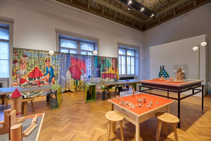 Ausstellungsansicht ARCHITEKTURBAUKÄSTEN in der DIREKTION FÜR ALLE!