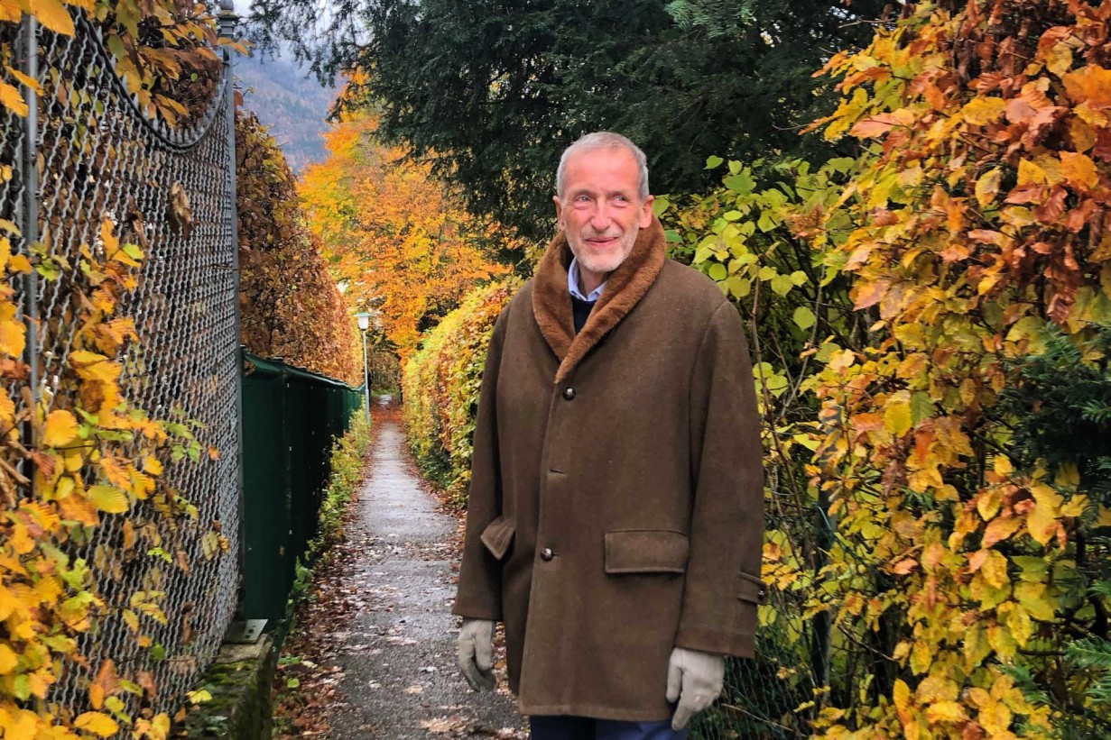 A man with an autumnal background