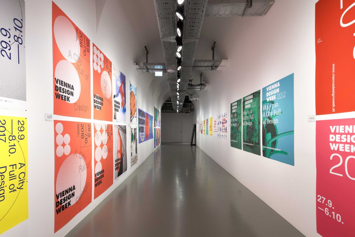 MAK Plakat Forum mit Plakaten aus 20 Jahre VIENNA DESIGN WEEK