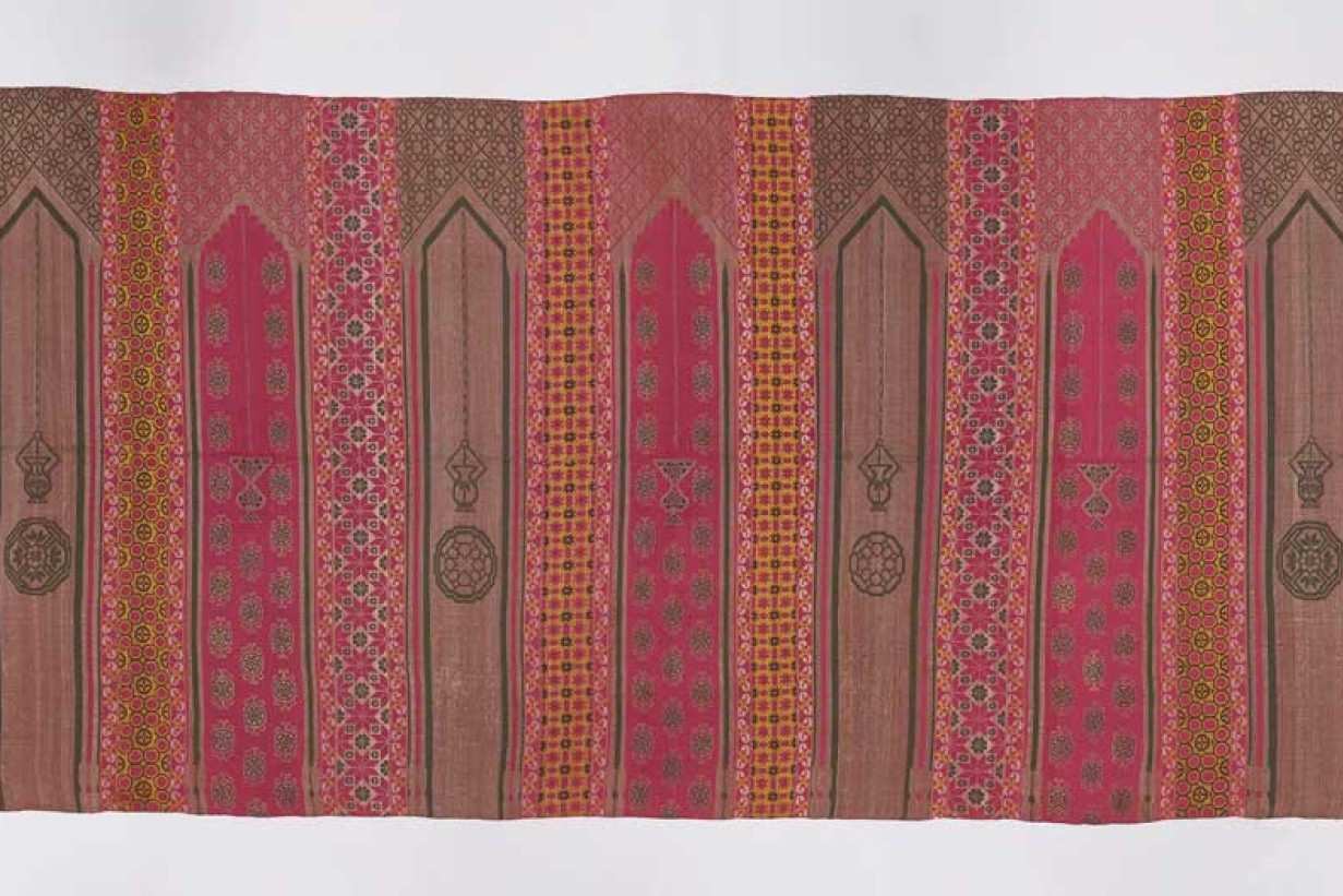 TEXTILES AND CARPETS: Guided Tour in English