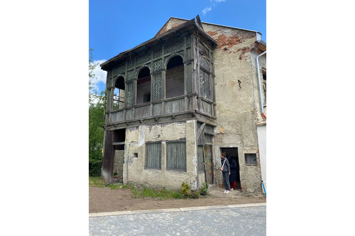 Museum of Survivors, Brněnec