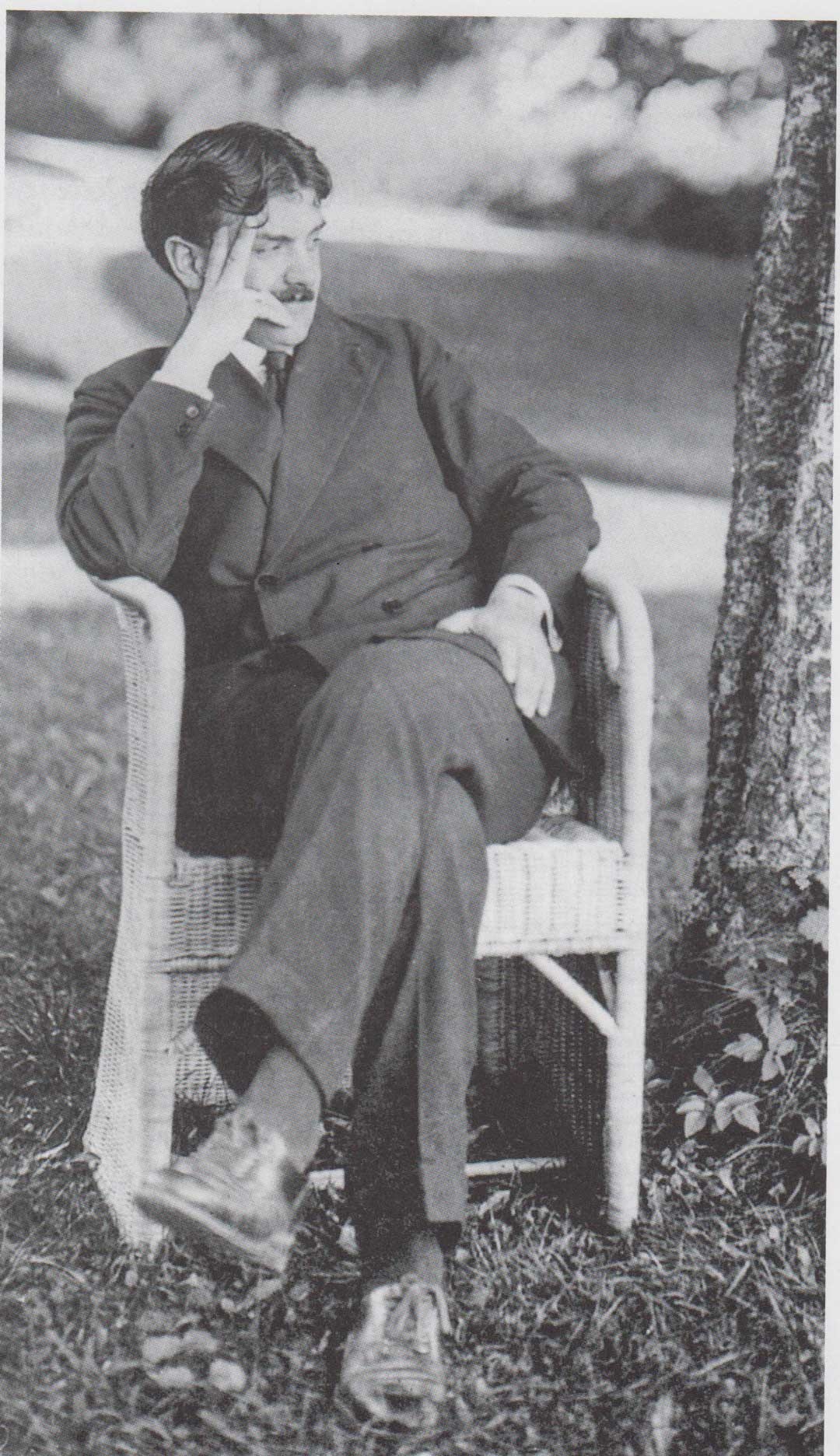 <BODY><em>JOSEF HOFFMANN – OTTO PRUTSCHER</em><br />Otto Prutscher in einem Stuhl von Josef Zotti, 1913<br />Josef Hoffmann Museum, Brtnice<br />© Karl Ehn</BODY>