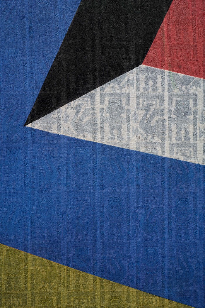 Bedruckter Stoff: Großflächiges grafisches Muster