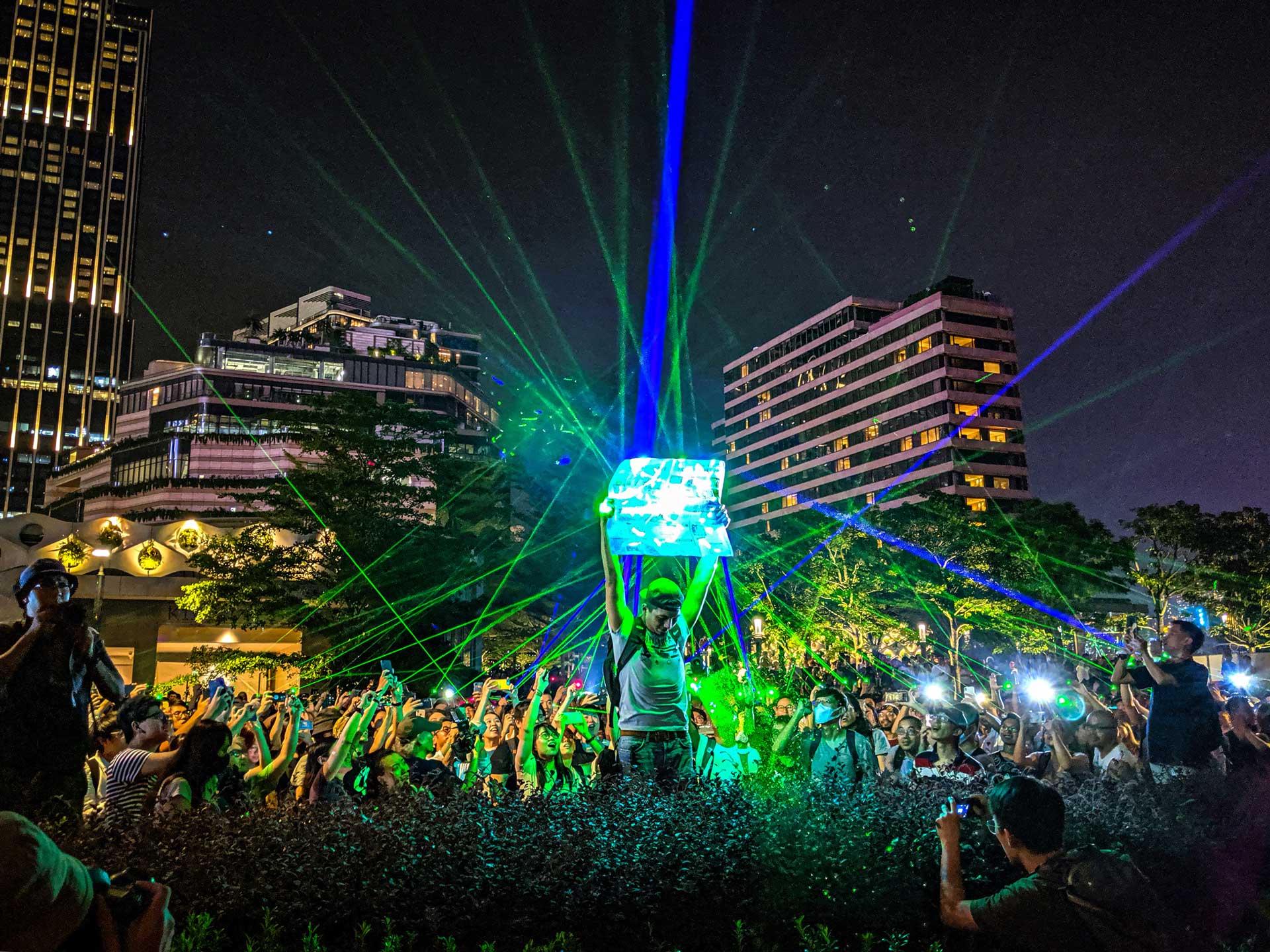 Protestaktion mit Laserpointern vor dem Hong Kong Space Museum